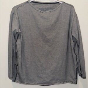 Lululemon Back in Action White and Navy Blue Stripes Sz 6